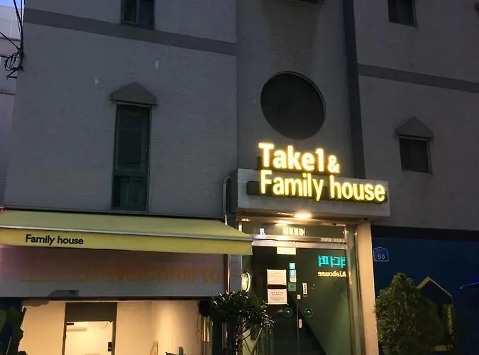 Family House Hongdae Seul